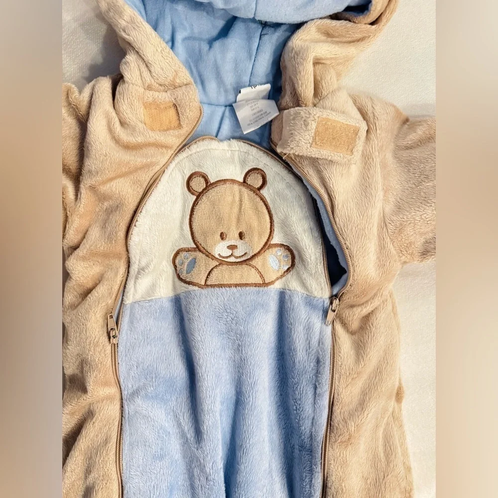 The Club House Adorable Bear Baby Winter SnowSuit Onesie. Size 0-3 Months